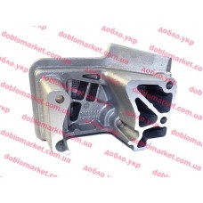 Кронштейн правої опори двигуна 1.4 i Doblo 2009-, Виробник: FIAT, OE: 55195033, 68099404АА